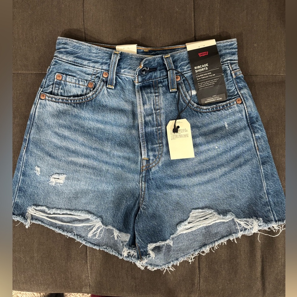 NWT Levi Ribcage Shorts